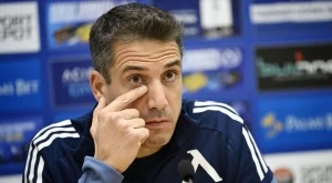 "Всичко е тотално различно": Веласкес каза как ще вдигне Левски за дербито в Първа лига